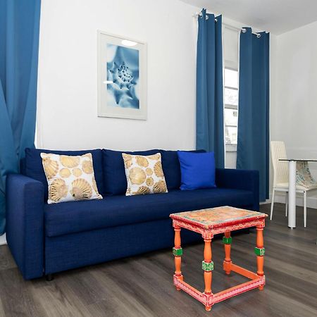 Apartments On Collins Майами-Бич Экстерьер фото
